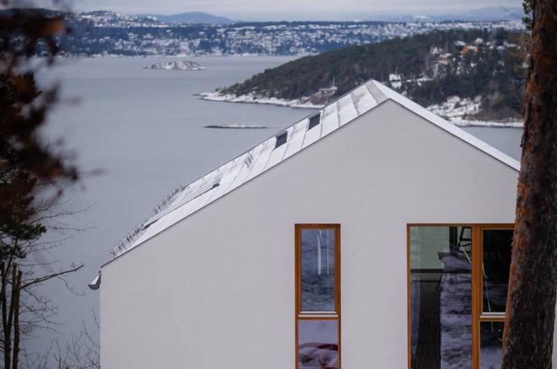 Bygging underveis og nesten-ferdig